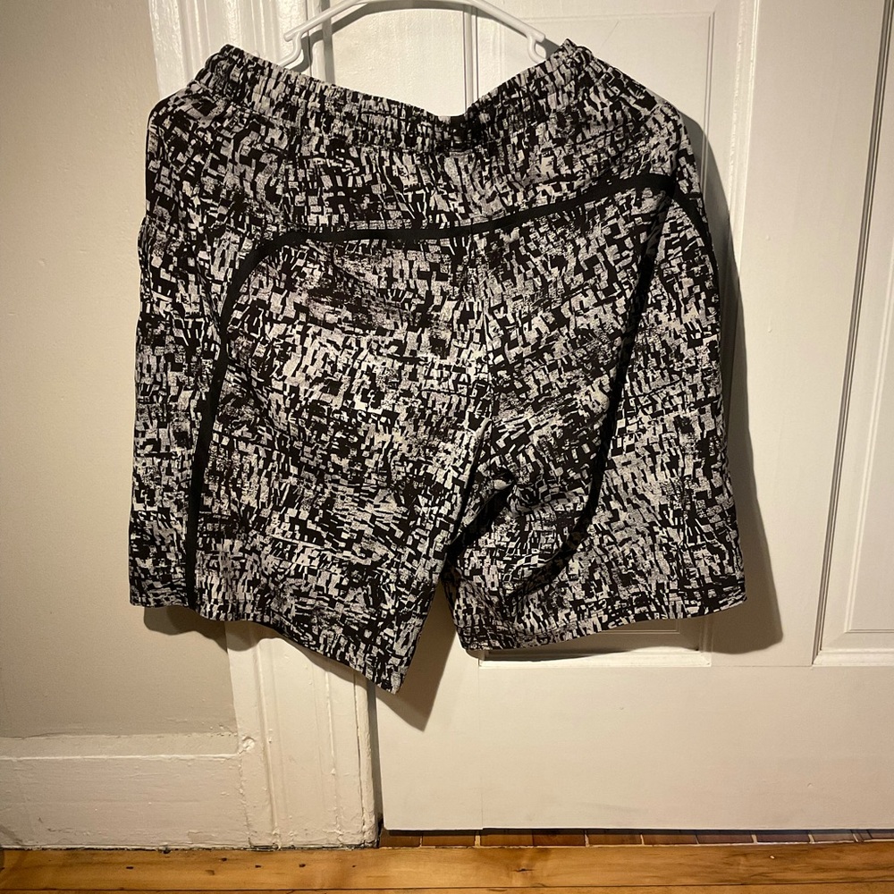 Lululemon Pace Breaker 9” Short Size M